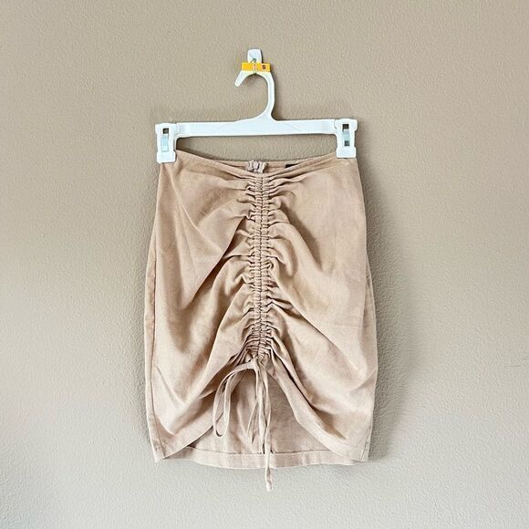 PrettyLittleThing Tan Crop Top and Skirt Set - Picture 12 of 13